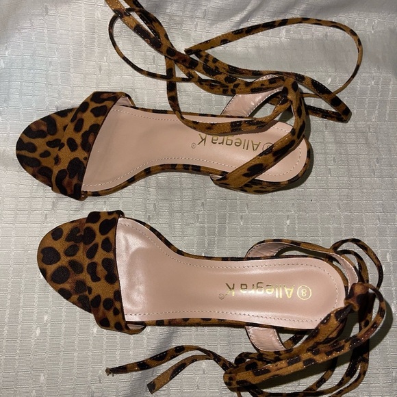 NWOT Leopard Print Strappy Block Heel Sandals - Picture 9 of 12